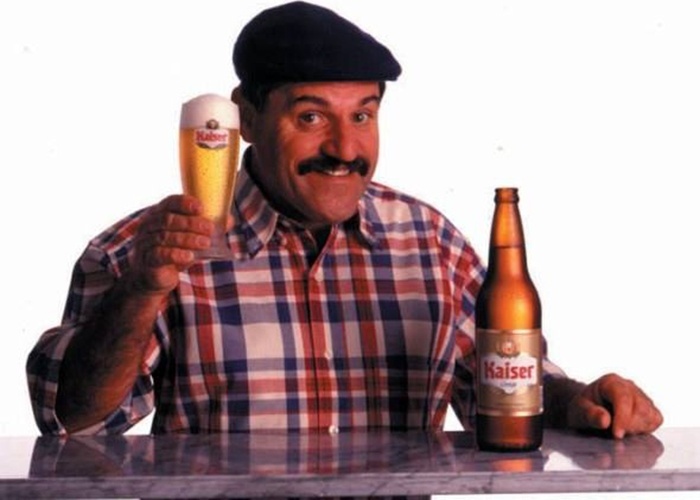 sucesso-nos-anos-90-o-baixinho-da-kaizer-um-homem-gordinho-sorridente-e-rodeado-de-mulheres-fazia-sucesso-nas-propagandas-da-marca-de-cerveja-o-ator-e-jose-valien-espanhol-que-desembarco